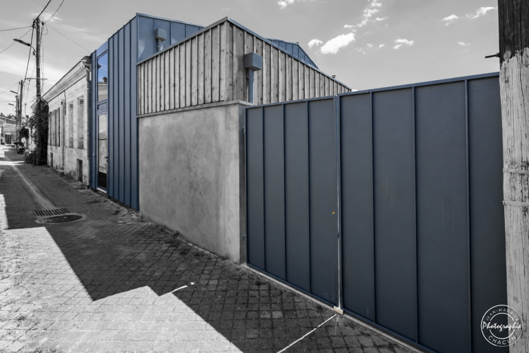 Maison en zinc et bois