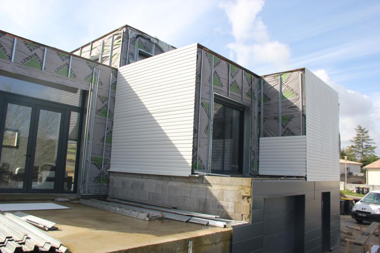 Maison C · Acier perforé